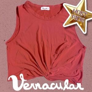 ⭐️HP✨Vernacular Women’s slightly cropped front “tie” back ruched top. Size Small